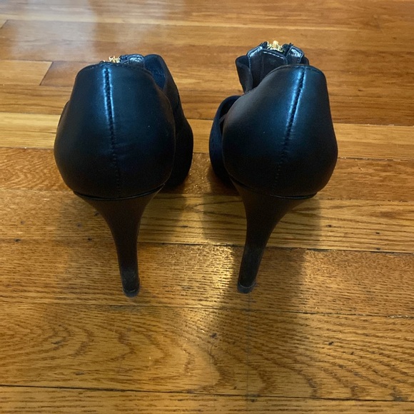 Black Moda Spana heels with gold zipper front. Size 8.5. Worn for one wedding. - Picture 5 of 8